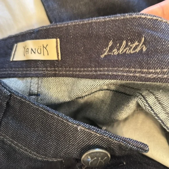 Yanuk Lilith Jean, 25